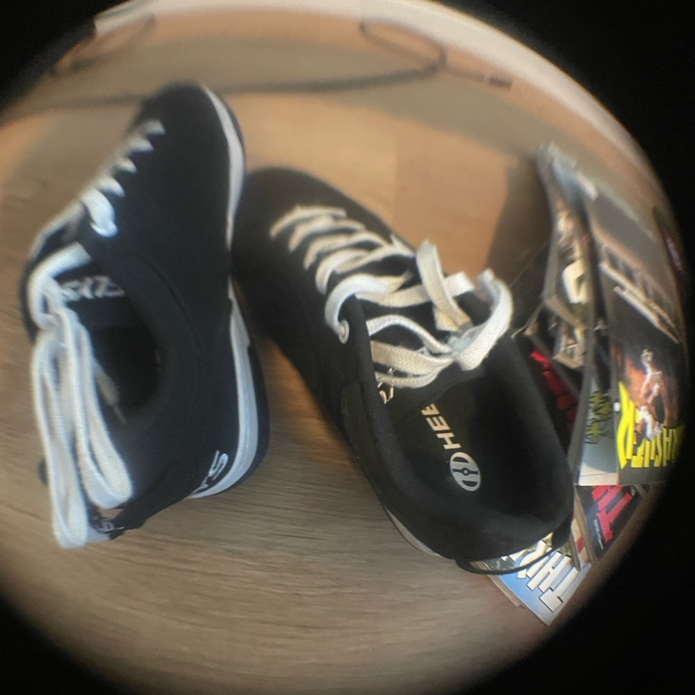 HEELYS 🤟